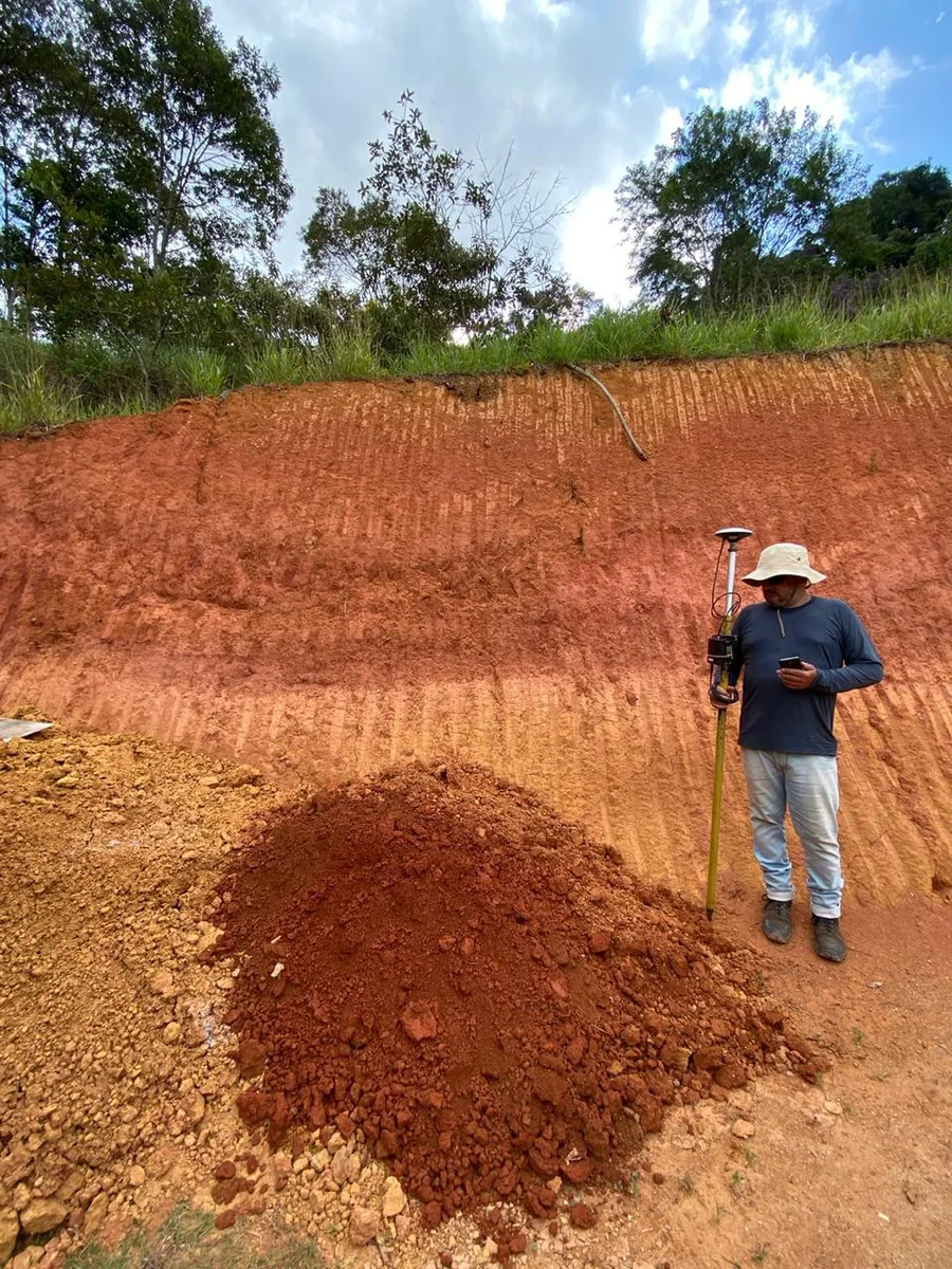 Caracterização geológica e levantamento com GNSS